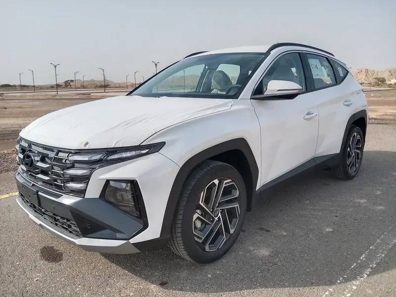HYUNDAI TUCSON 4*2 2.0L MODEL 2025 GCC SPECIFICATION NEW SHAPE (EXPORT ONLY)