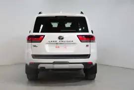Toyota Land Cruiser GR 2023 / EMI AED 5079PM/ DEALER WARRANTY