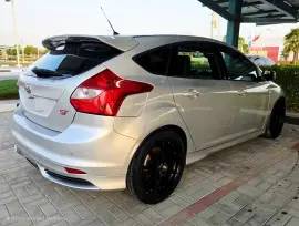 2014 Ford focus ST sporty Gcc specs manual transmission recaro seats 250 hp in excellent condition