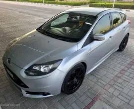 2014 Ford focus ST sporty Gcc specs manual transmission recaro seats 250 hp in excellent condition