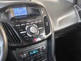 2014 Ford focus ST sporty Gcc specs manual transmission recaro seats 250 hp in excellent condition