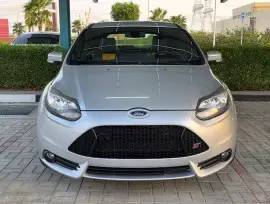 2014 Ford focus ST sporty Gcc specs manual transmission recaro seats 250 hp in excellent condition