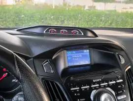 2014 Ford focus ST sporty Gcc specs manual transmission recaro seats 250 hp in excellent condition