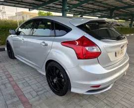 2014 Ford focus ST sporty Gcc specs manual transmission recaro seats 250 hp in excellent condition