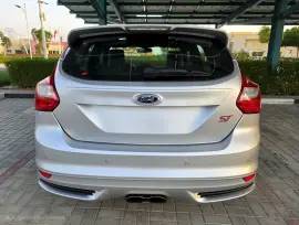 2014 Ford focus ST sporty Gcc specs manual transmission recaro seats 250 hp in excellent condition