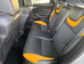 2014 Ford focus ST sporty Gcc specs manual transmission recaro seats 250 hp in excellent condition