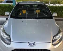 2014 Ford focus ST sporty Gcc specs manual transmission recaro seats 250 hp in excellent condition