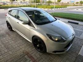2014 Ford focus ST sporty Gcc specs manual transmission recaro seats 250 hp in excellent condition