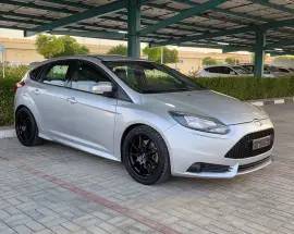2014 Ford focus ST sporty Gcc specs manual transmission recaro seats 250 hp in excellent condition