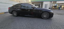 BMW 530i GCC with Mkit, with service contract, excellent condition.