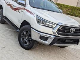 TOYOTA HILUX 2021 AUTOMATIC FULL OPTION V4 2.7L GCC ORIGINAL PAINT IN EXCELLENT CONDITION