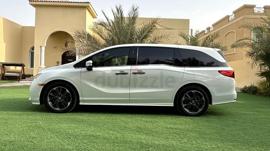 Honda odyssey elite edition 2023. V6. 3.5 cc. Low miles