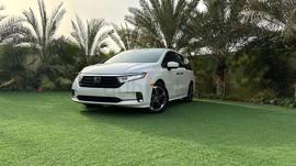 Honda odyssey elite edition 2023. V6. 3.5 cc. Low miles