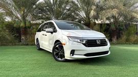 Honda odyssey elite edition 2023. V6. 3.5 cc. Low miles