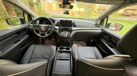 Honda odyssey elite edition 2023. V6. 3.5 cc. Low miles