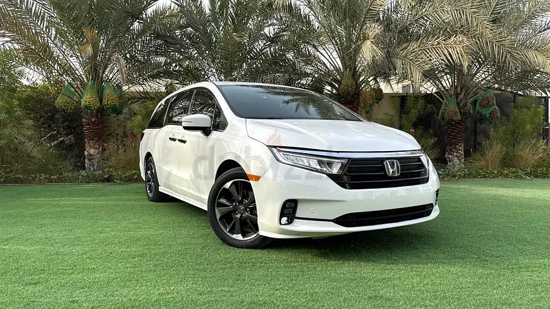 Honda odyssey elite edition 2023. V6. 3.5 cc. Low miles