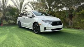 Honda odyssey elite edition 2023. V6. 3.5 cc. Low miles