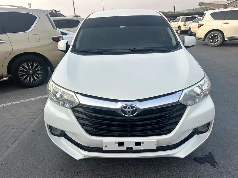 Toyota Avanza 2019 white color GCC calen car