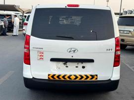 Hyundai H1 2016 white color GCc calen car