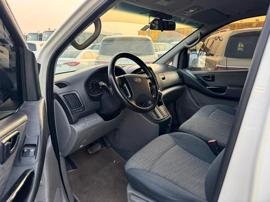 Hyundai H1 2016 white color GCc calen car
