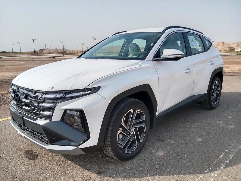 HYUNDAI TUCSON 4*2 2.0L MODEL 2025 GCC SPECIFICATION NEW SHAPE (EXPORT ONLY)