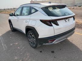HYUNDAI TUCSON 4*2 2.0L MODEL 2025 GCC SPECIFICATION NEW SHAPE (EXPORT ONLY)
