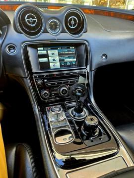 A perfect (best price) jaguar XJ 2015, GCC , (Photos litterly speak)