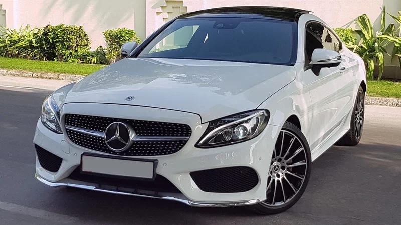 AMG COUPE MERCEDES C200“” TOP OPTIONS “” GCC “ PANORAMIC ROOF “” KEYLESS “” LOW MILES