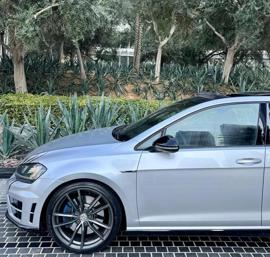 SLIVER VW GOLF R • GCC • SPORTY DESIGN • FULL OPTIONS • ACCIDENTS FREE