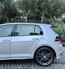 SLIVER VW GOLF R • GCC • SPORTY DESIGN • FULL OPTIONS • ACCIDENTS FREE