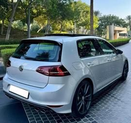SLIVER VW GOLF R • GCC • SPORTY DESIGN • FULL OPTIONS • ACCIDENTS FREE