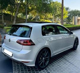 SLIVER VW GOLF R • GCC • SPORTY DESIGN • FULL OPTIONS • ACCIDENTS FREE