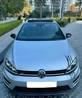 SLIVER VW GOLF R • GCC • SPORTY DESIGN • FULL OPTIONS • ACCIDENTS FREE