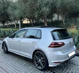 SLIVER VW GOLF R • GCC • SPORTY DESIGN • FULL OPTIONS • ACCIDENTS FREE