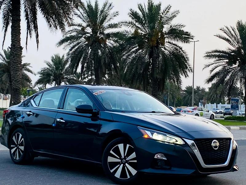 نيسان التيما SV 2020 فل أوبشن مع فتحة سقف - حالة ممتازة - داخلي بيج - بسعر مميز